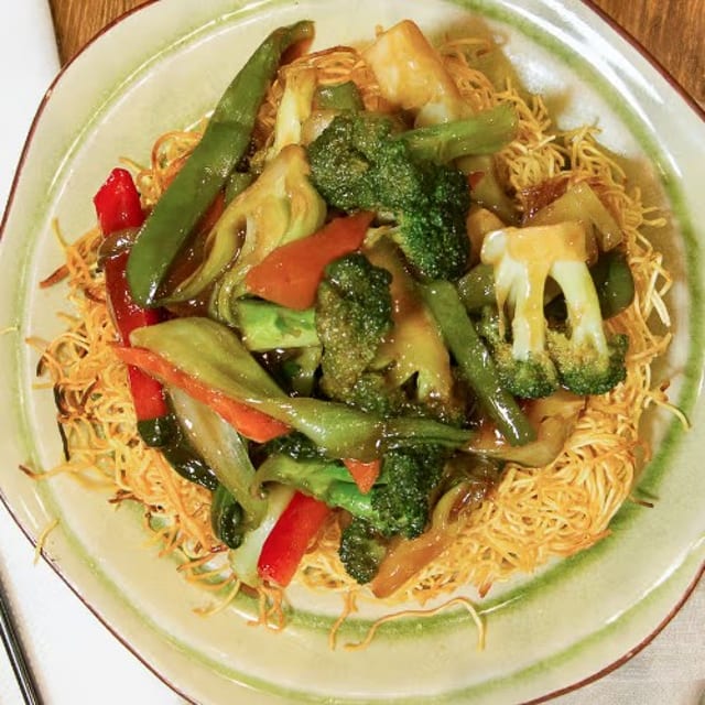Crispy Noodles 炒麵 W/ Choice of Protein.