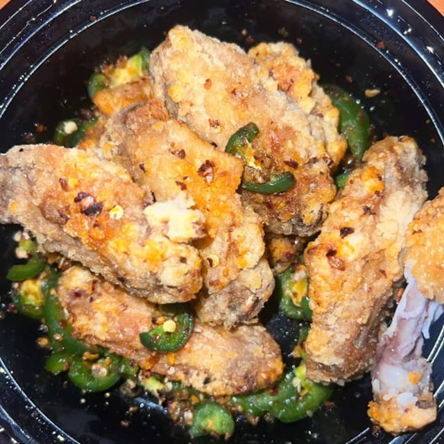 Salt & Pepper Wings 椒鹽鷄翼.