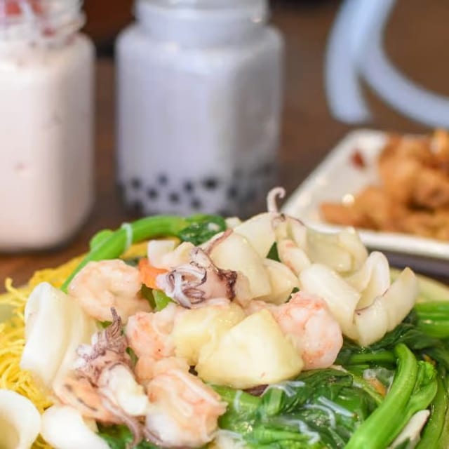Seafood Crispy Noodles 海鲜炒麵.